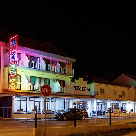 Motel "Tri Lovca" Knin Exterior foto