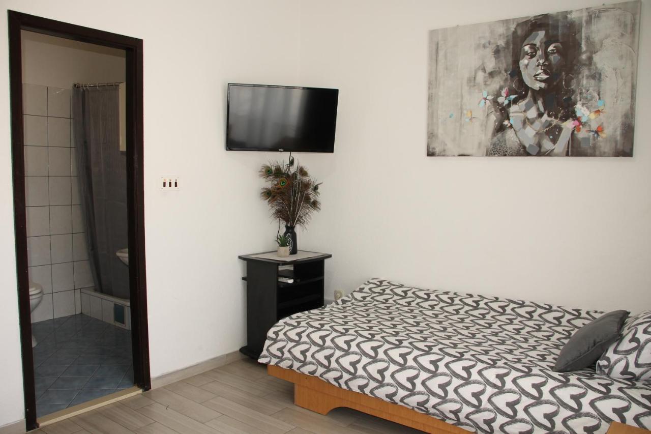 Motel "Tri Lovca" Knin Exterior foto